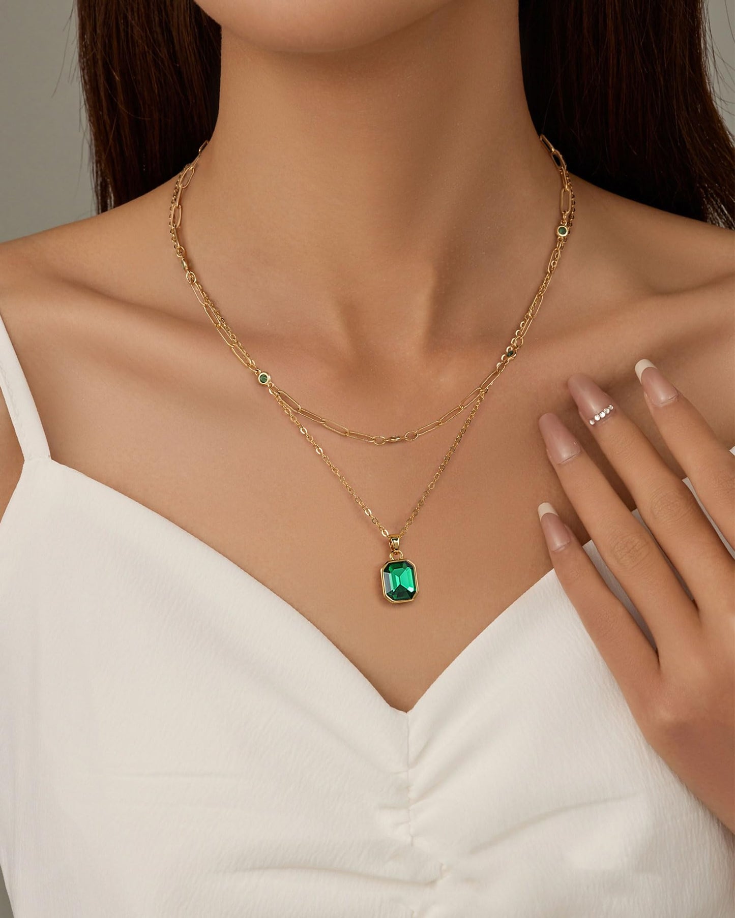 Lourny Gold Layered Crystal Necklace for Women, 18K Gold Plated Choker Emerald Green Dainty Chain Trendy Statement Necklace Jewelry for Women Gifts (Green-1)